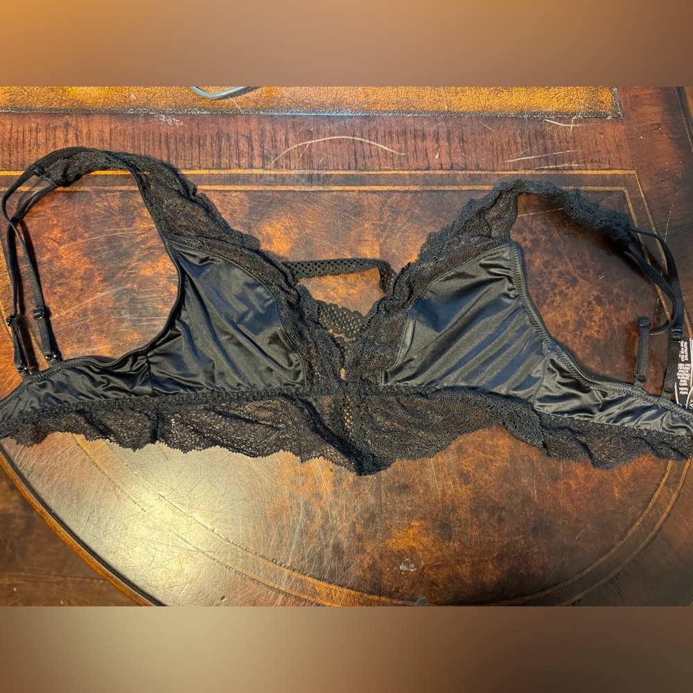 Victoria's Secret Elegant Black Lace Bra